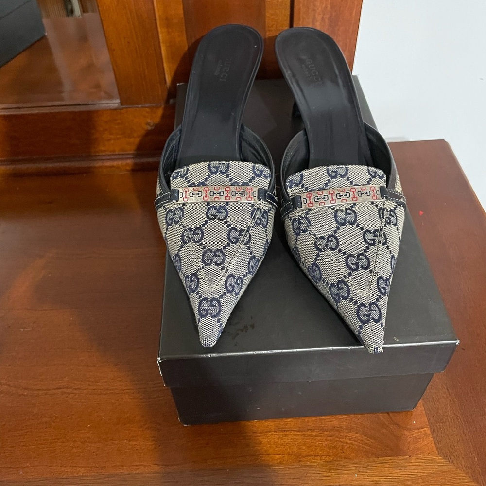 Gucci Women's Blue and Cream Patterned Mules